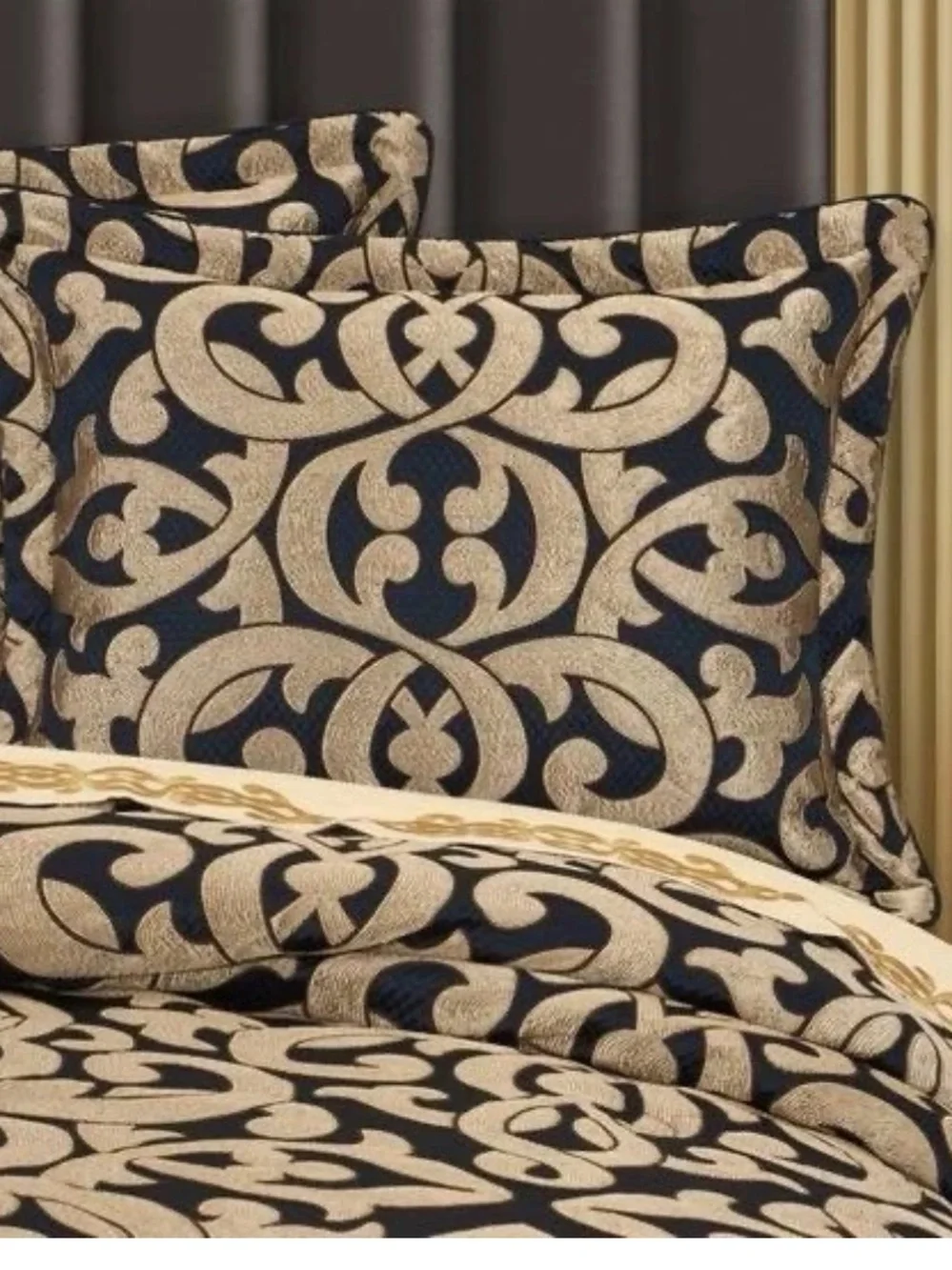 J. Queen New York Biagio Comforter Set NWT Sz Queen NWT
